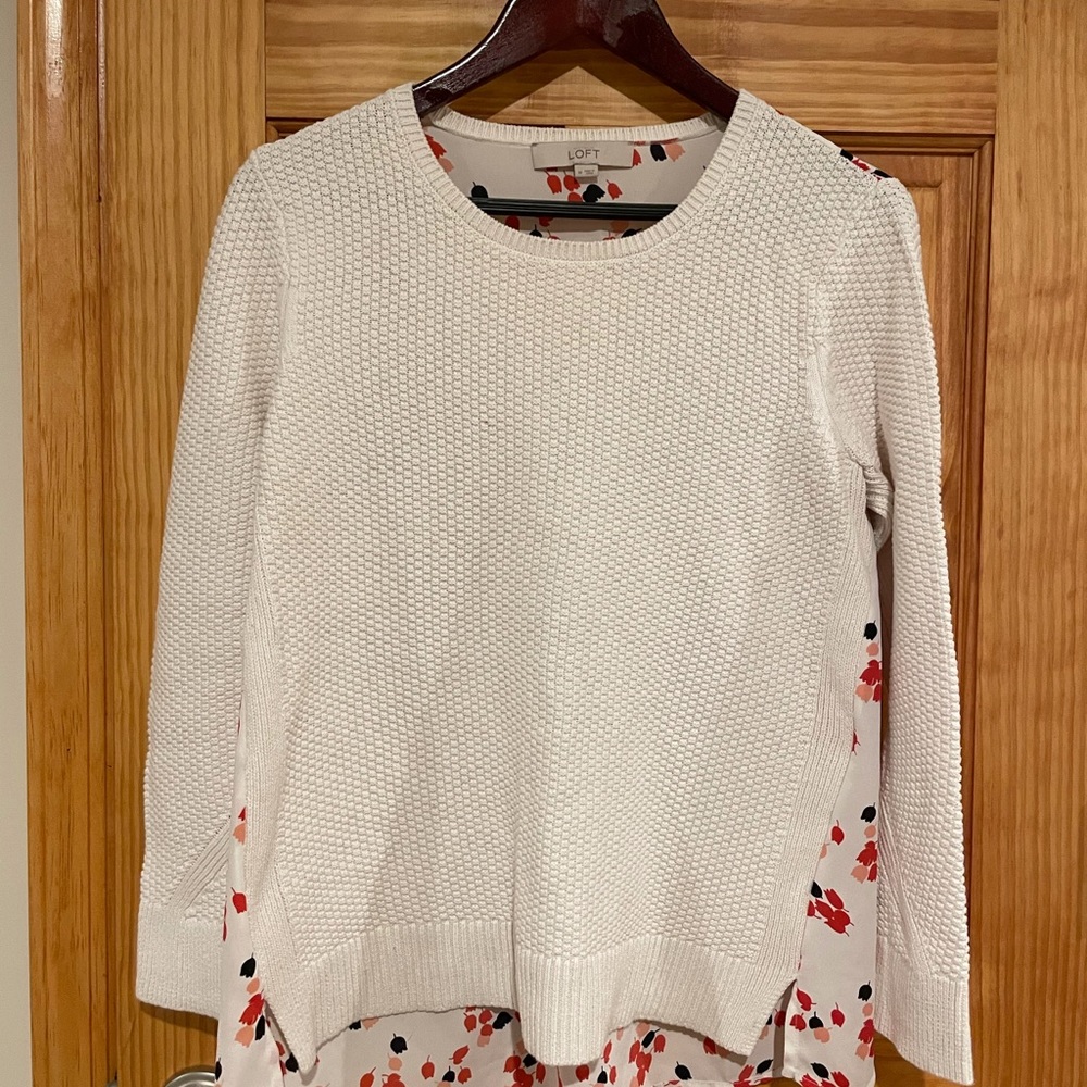 Ann Taylor loft, white and floral sweater, Size M